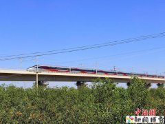 宁夏：高铁串起“紫色名片”